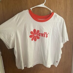 Levi’s cropped tee